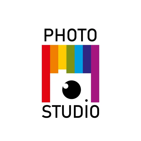 摄影室图标 摄影和摄影镜头 矢量标志 专业摄影演播室和摄影师艺术设计服务标志与相机镜头和彩虹胶片 — 图库矢量图片