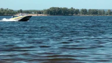 volga Nehri, motorlu tekne