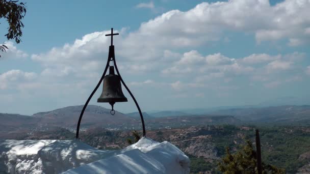 Bell et traverser au sommet de la chapelle Tsampika. Rhodes. Grèce .