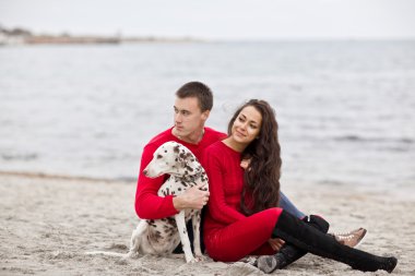 bir köpek ile Romantik Çift