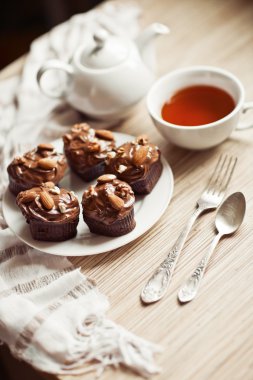 Kara Orman kek bademli