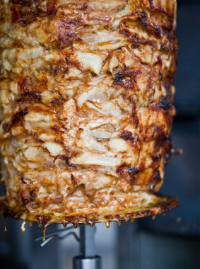 Özel Barbekü yemek kanalı'nın üzerinde kebap