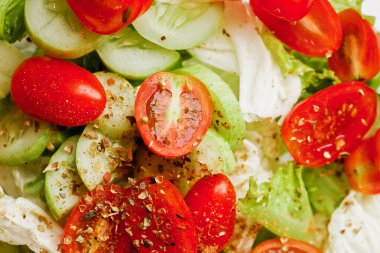 domates, salatalık ve salata sebze salatası