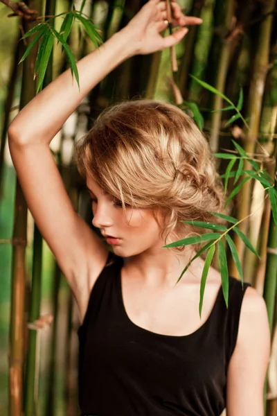 Fashion portrait of beautiful woman. Bamboo forest. — Stock Photo, Image
