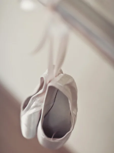 Puntas para el ballet en barra en el aula — Foto de Stock