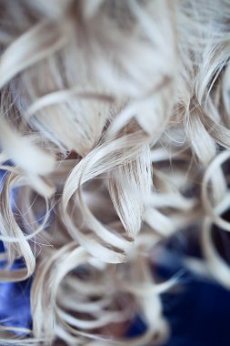 arka plan olarak uzun sarı saç