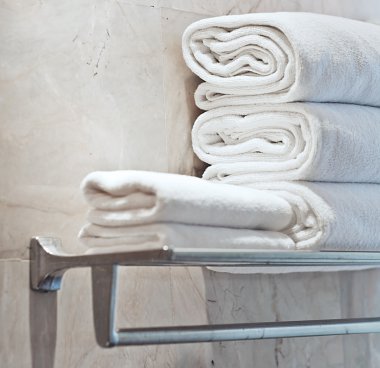 havlu kullanmak için hazırlanan çift için