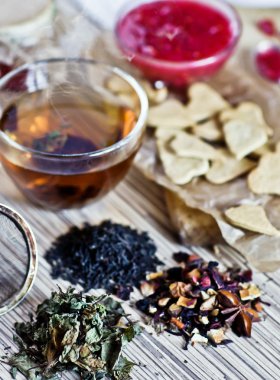 ev yapımı kurabiye ve çay sabah masada