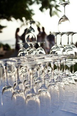 Şampanya cam piramit