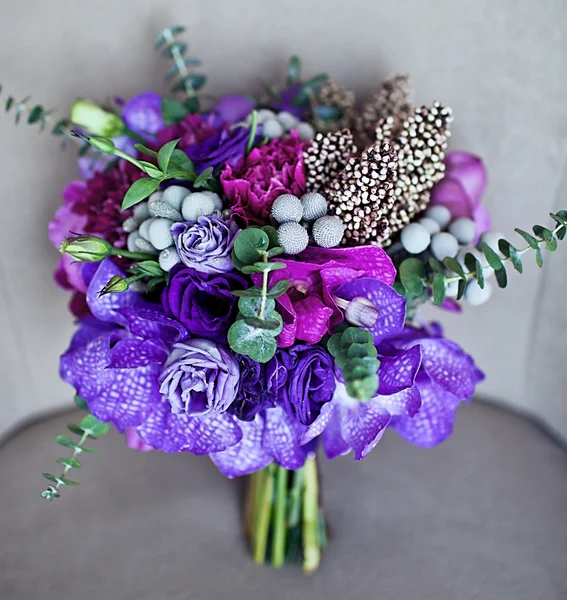 Bouquet de mariée violet magnifique — Φωτογραφία Αρχείου