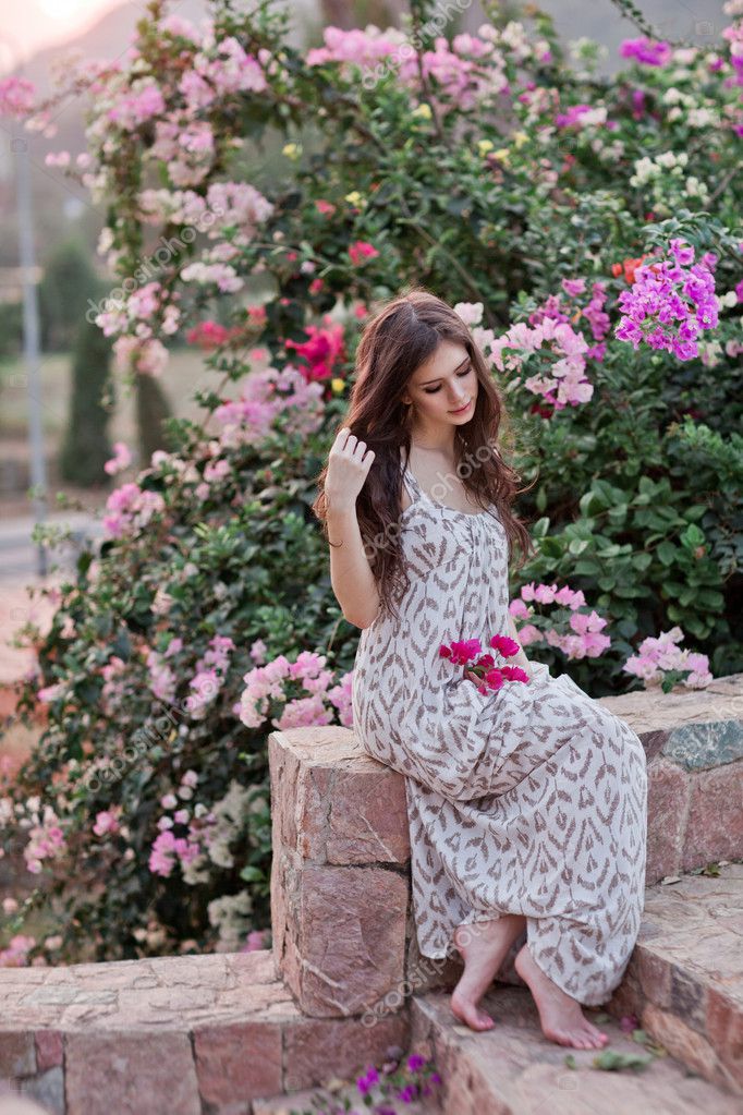 https://st.depositphotos.com/1020137/4338/i/950/depositphotos_43381687-stock-photo-beautiful-young-woman-with-flowers.jpg