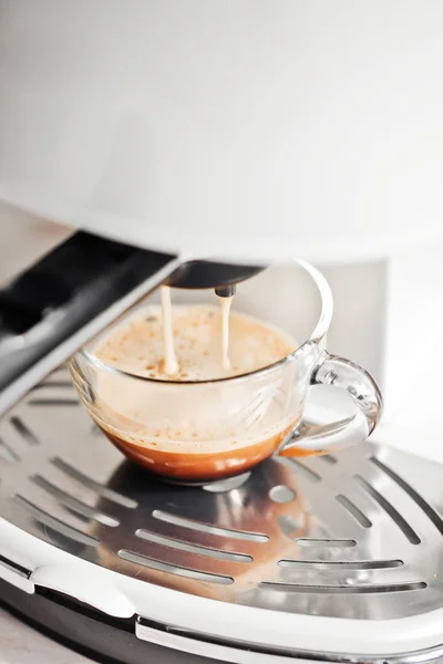 Cafetera hace café — Foto de Stock