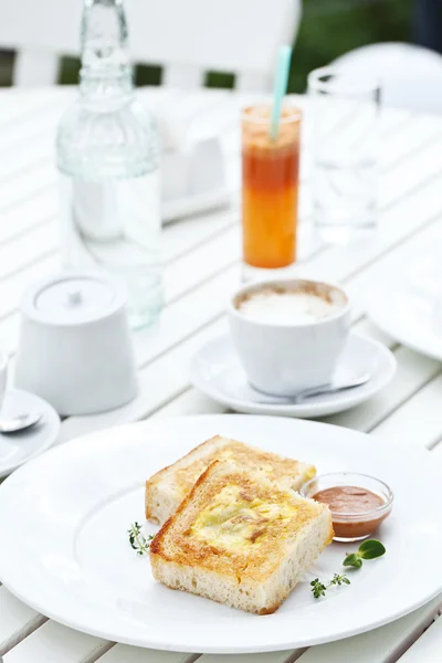 Deliziosa colazione sul balcone — Foto Stock