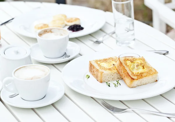 Yummy breakfast on the balcony — Stock Photo, Image