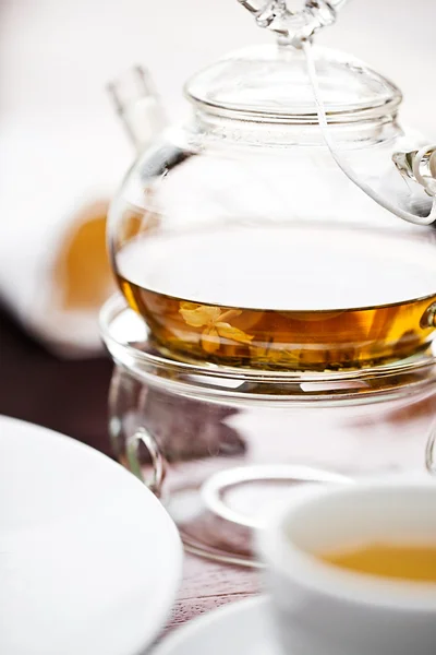 Teiera di vetro con tè — Foto Stock
