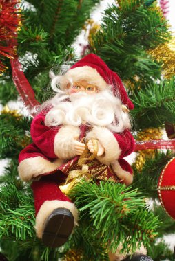 Santa Noel ağacı üzerinde