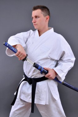 Tek kenarlı Japon kılıç