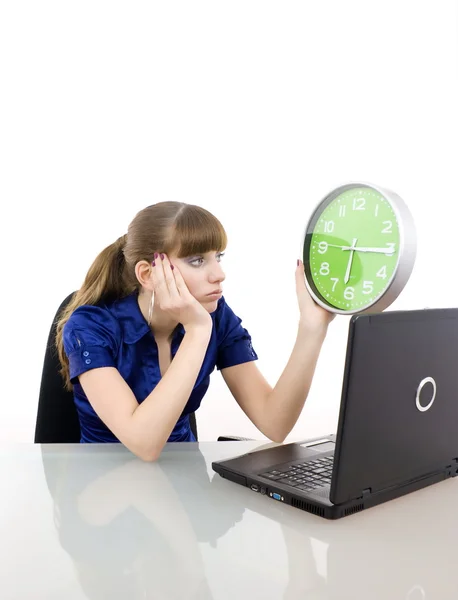 eller saat ile bir iş kadını. Beyaz bir arka plan üzerinde izole