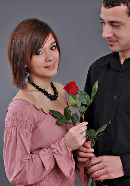 Felice bella coppia adolescente — Foto Stock