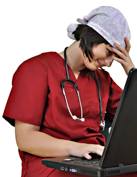 Médico senhora atraente com laptop isolado no branco — Fotografia de Stock