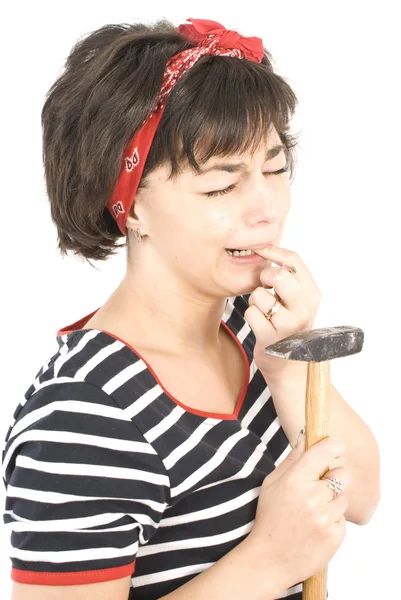Mujer joven con martillo — Foto de Stock