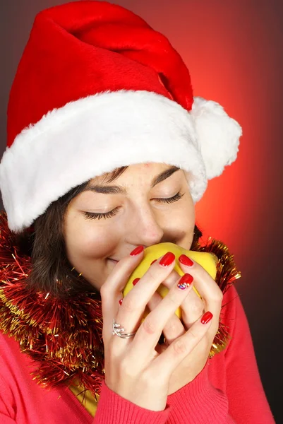 Finn flicka med äpple i handen — Stockfoto