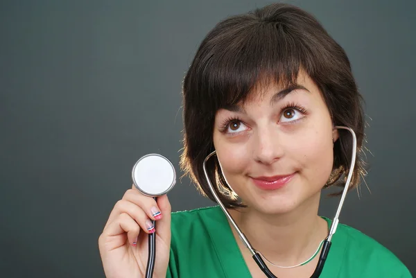 Médica atraente senhora — Fotografia de Stock