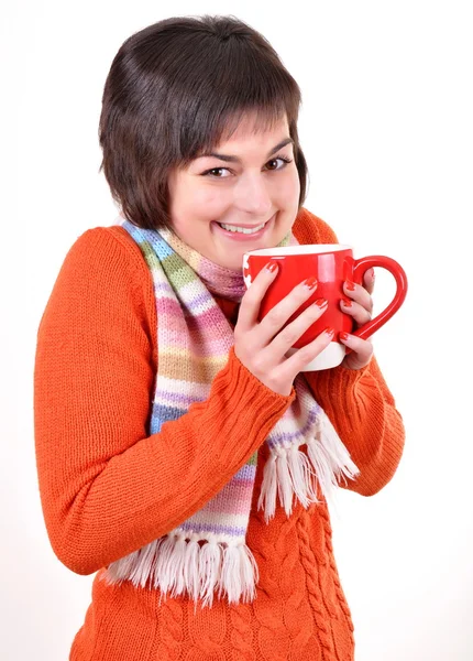 Mooie jonge vrouw drinken van hete thee Stockfoto