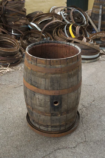 Velho barril de vinho Grungy — Fotografia de Stock