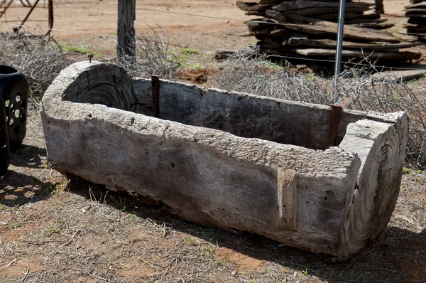 Antiguo bebedero de madera Imágenes de stock libres de derechos