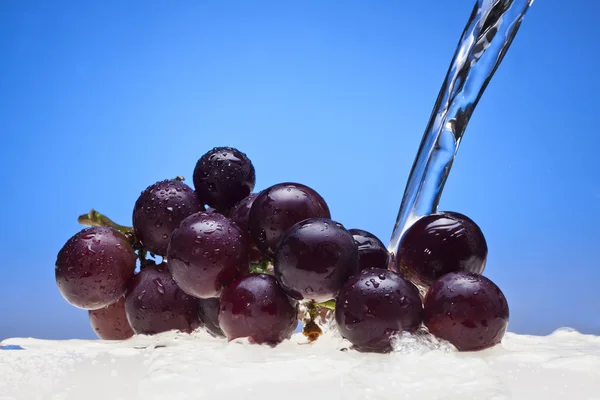 Druiven op het tafelblad — Stockfoto