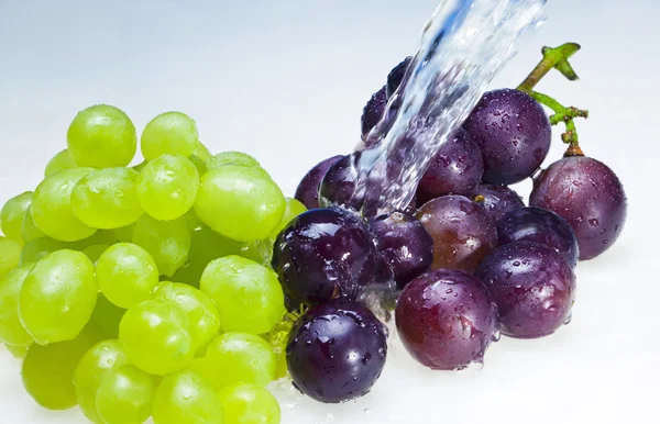 Grapes on the table top — Stock Photo, Image