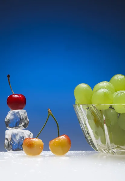Cherries and grapes — Stock Photo, Image