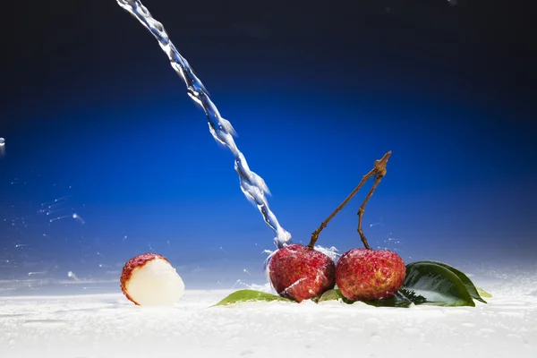 Litchi on the table — Stock Photo, Image