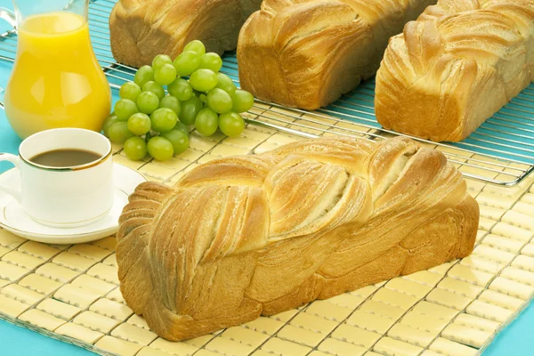 Хлеб в столешнице — стоковое фото