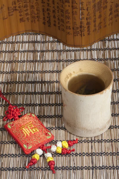Artigos de bambu e sacola de perfume — Fotografia de Stock