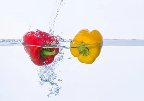 Peper in water — Stockfoto