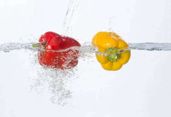 Peper in water — Stockfoto