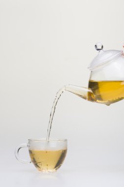 çay fincan içine dökme