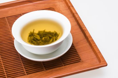 çay tepsisi üzerinde