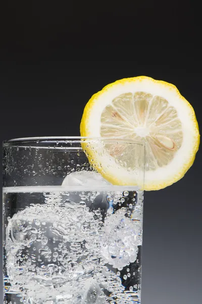 Iced water with lemon — Stock Photo, Image