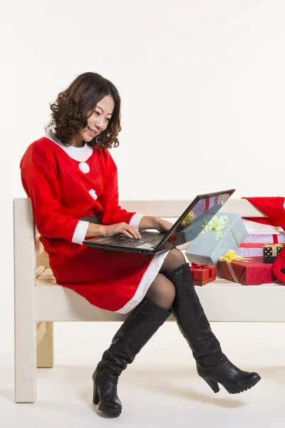 Christmas girl with computer — Stock Photo, Image