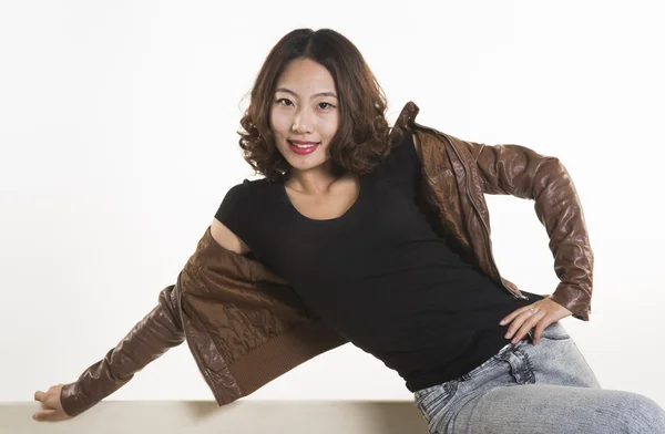 A Chinese girl sit in chair — Stock Photo, Image