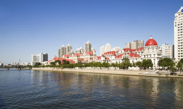 Edifício moderno na cidade de Tianjin, na China — Fotografia de Stock
