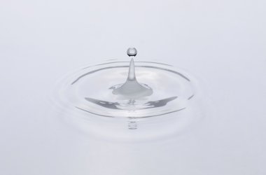 su damlaları suya düştü