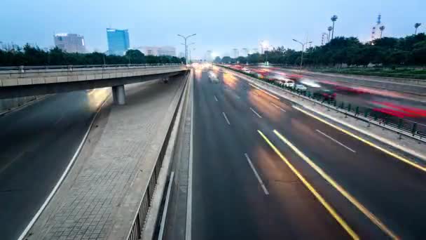 Gün gece çevre yolu trafiği, beijing, Çin — Stok video