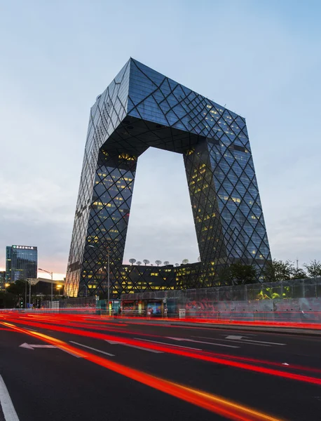 Sede de CCTV en la noche, Beijing, China — Foto de Stock