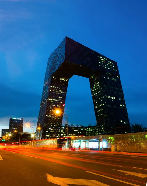 Sede de CCTV en la noche, Beijing, China — Foto de Stock