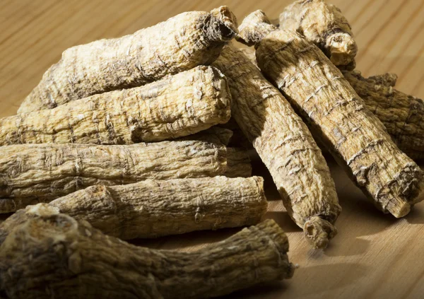 Kuru ginseng kökü