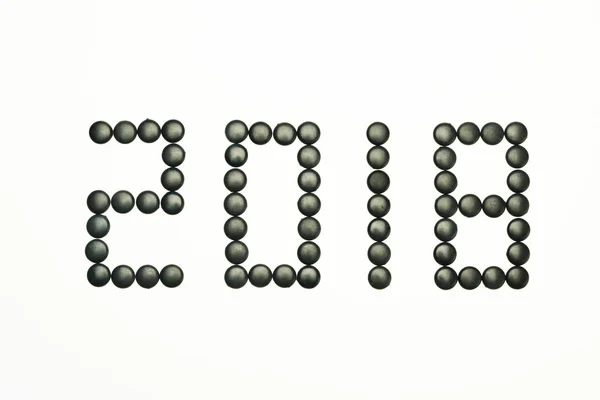 Schwarze Go-Spielsteine auf weißem Hintergrund — Stockfoto